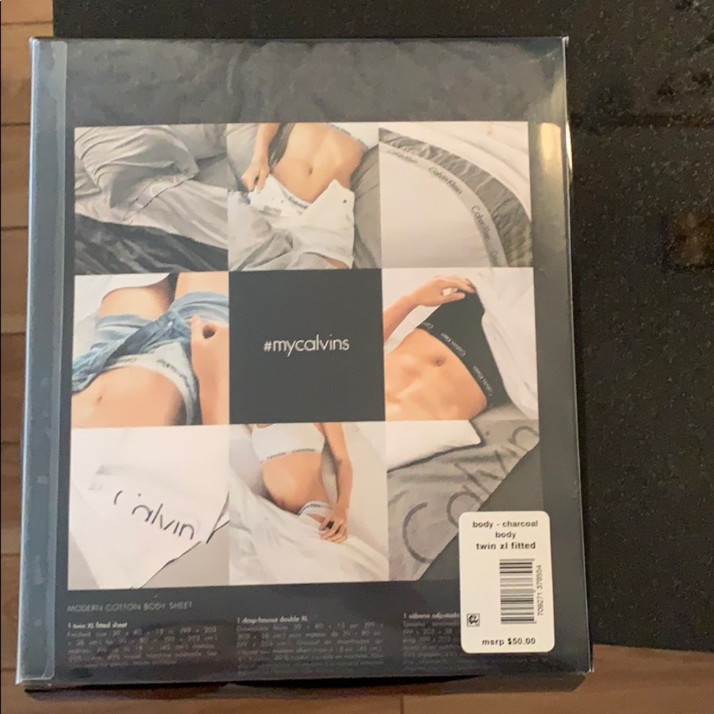Calvin Klein Twin XL dark grey fitted sheet - Picture 2 of 5